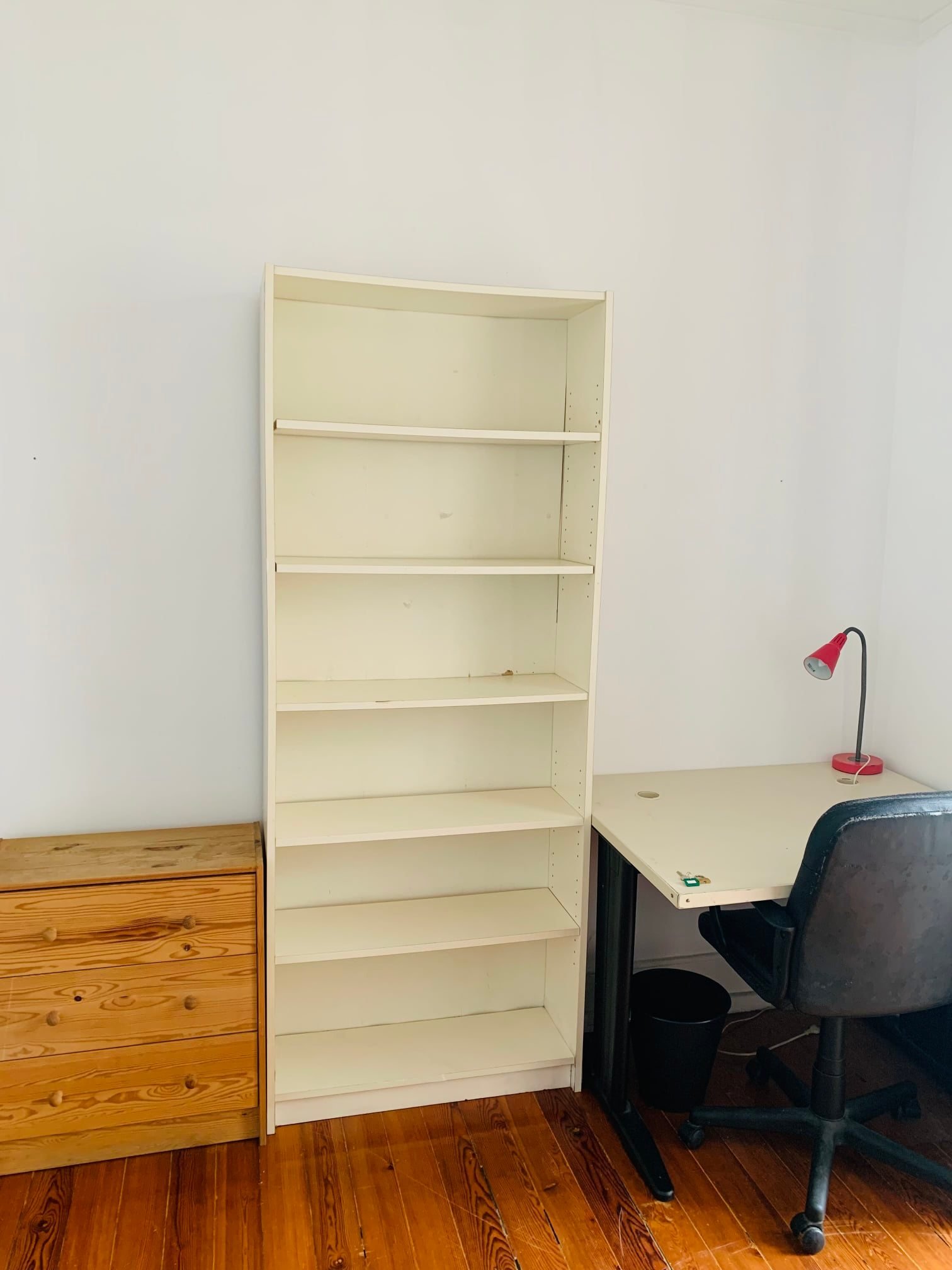 Light-Filled Double Room 7 with Cozy Atmosphere — Flat B, Areeiro