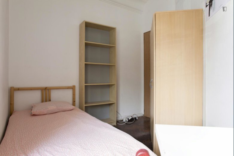Cozy Single Room 1 with Desk & Natural Light — Flat H, Arroios