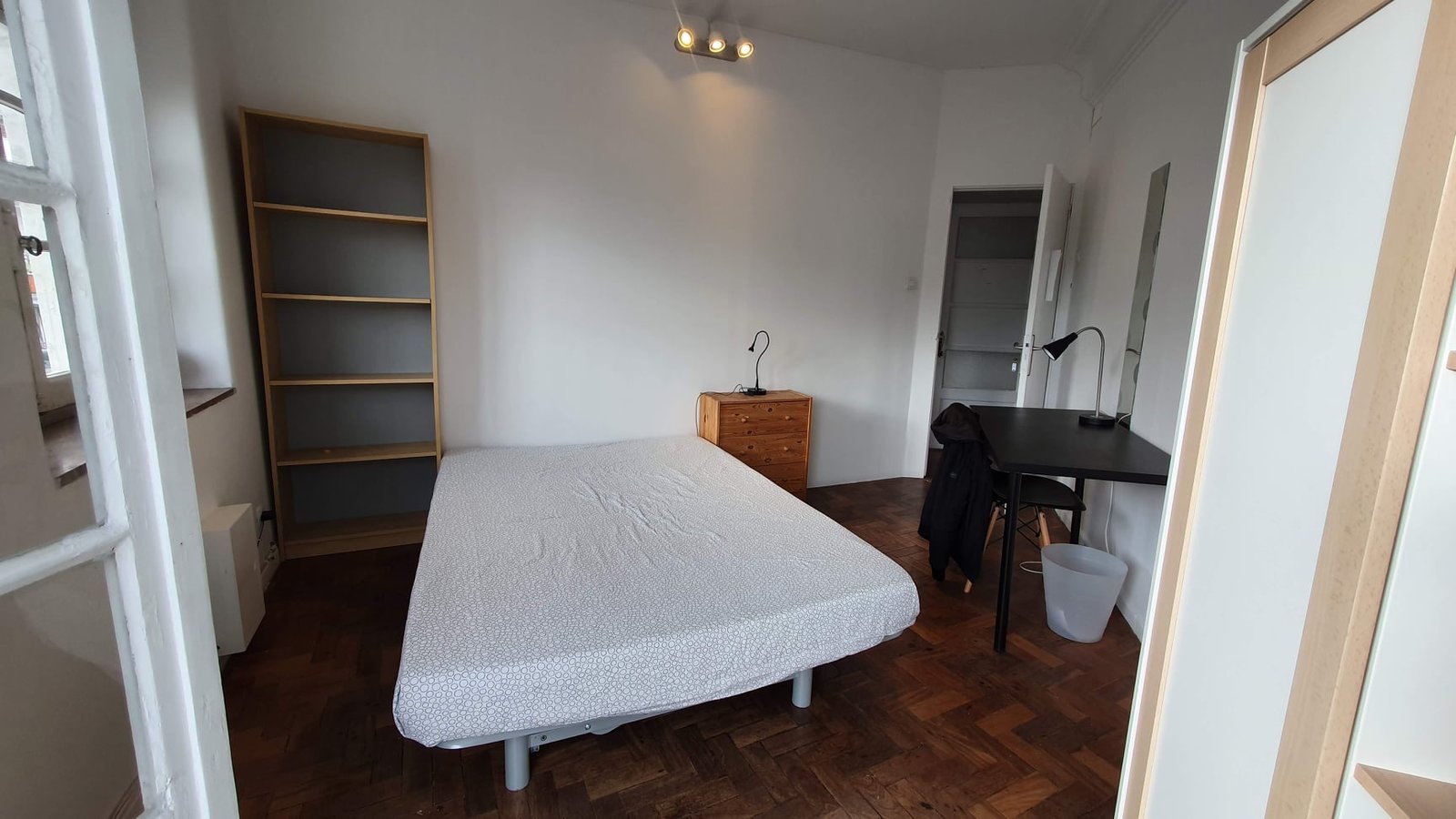 Inviting Double Room 3 with Balcony View — Flat E, São Jorge de Arroios
