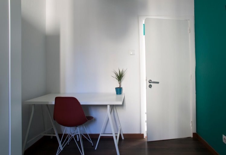 Light-Filled Double Room 5 with Desk & Terrace Access — Flat X, Alcântara
