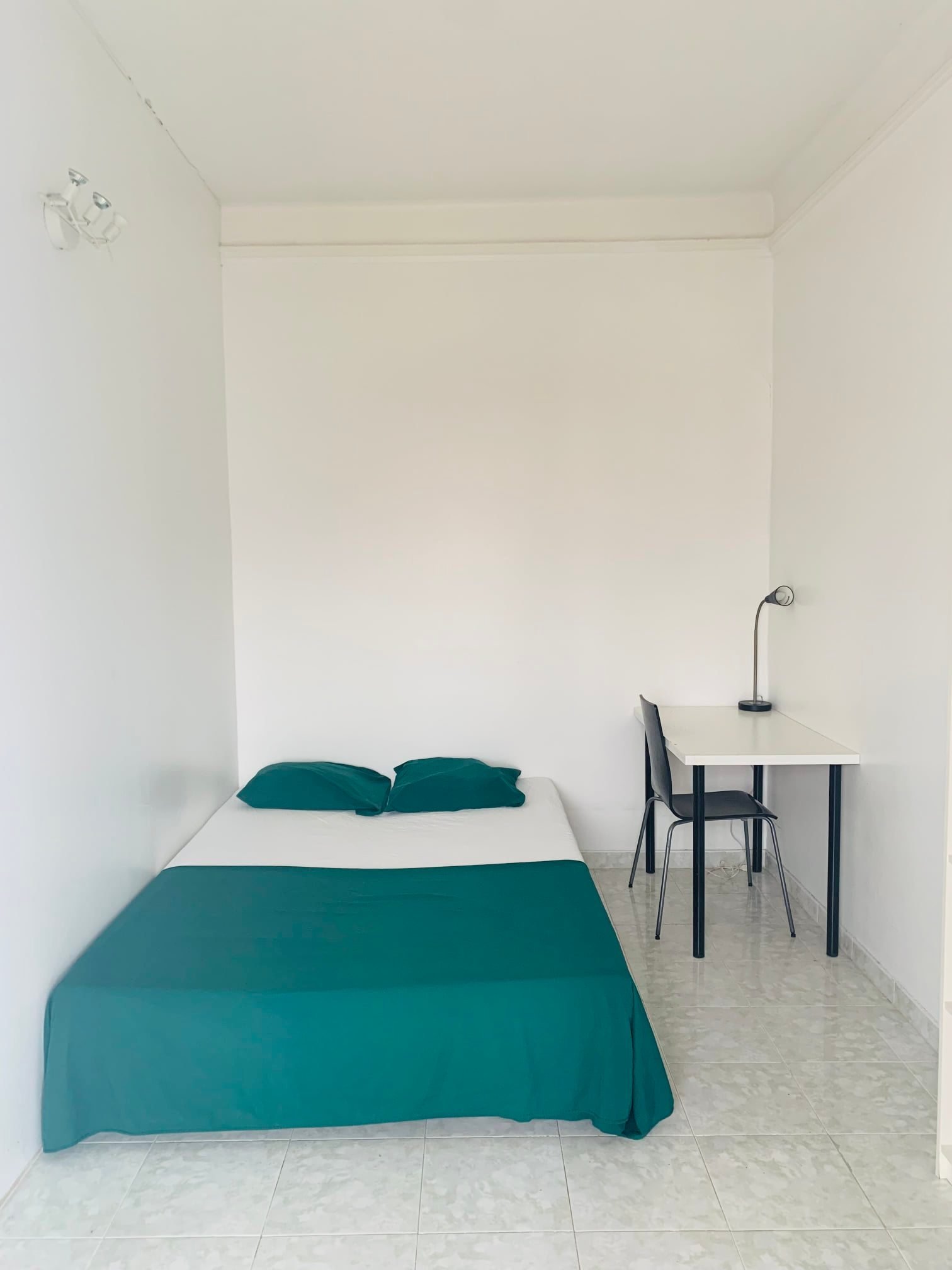 Double Room 7 with Balcony Access — Flat N, Penha de França