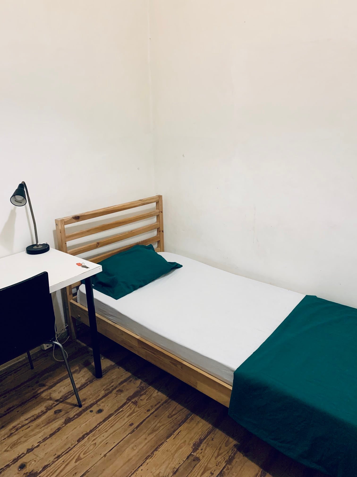 Single-Bed Room 9 in a 9-bedroom Student Residence — Flat N, Penha de França
