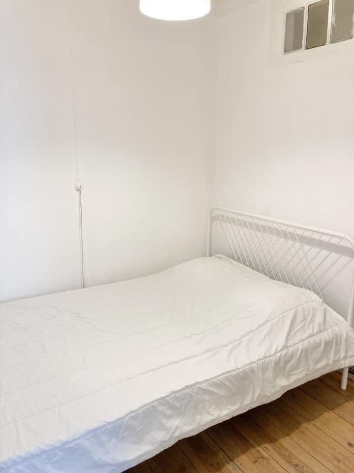 Stylish Double-Bed Studio with Natural Light — Bairro Alto 2, Encarnação