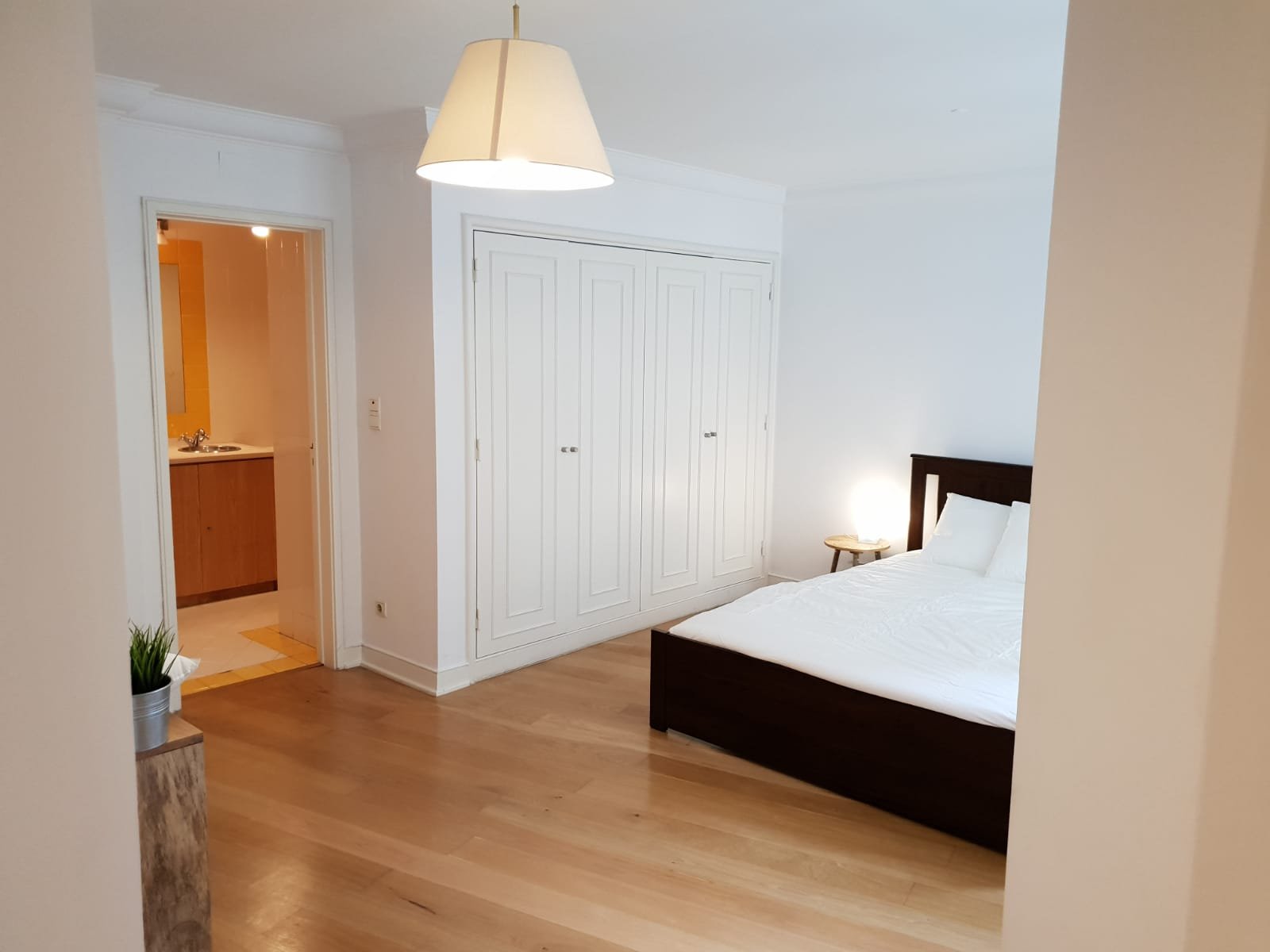 Spacious Double-Bed Room 6 with Private Bathroom in Lapa — Lupi, Lapa