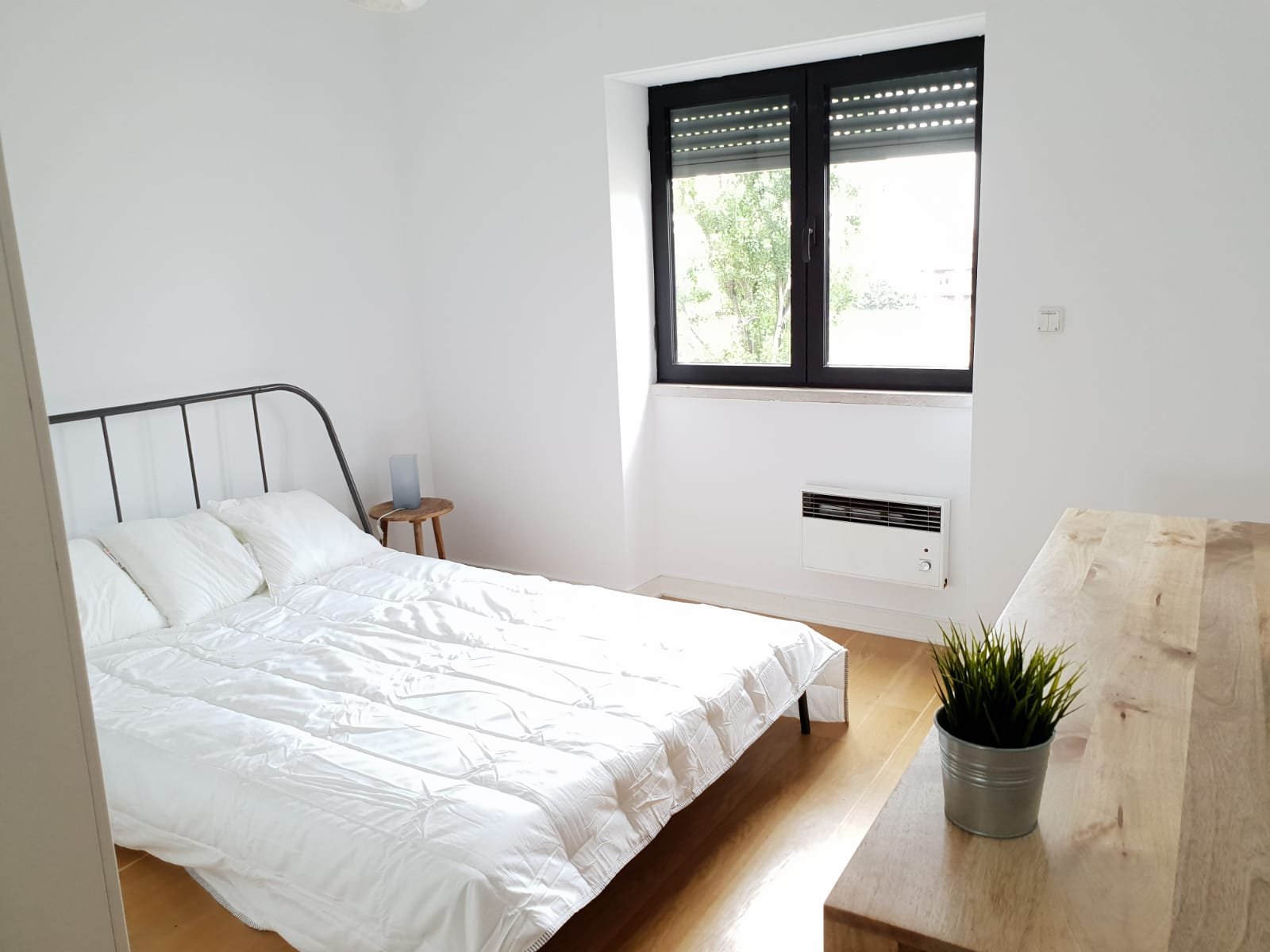 Warm, Inviting & Cozy Double-Bed Room (4) in 6-bedroom Shared Apartment, Lapa. — Lupi, Lapa
