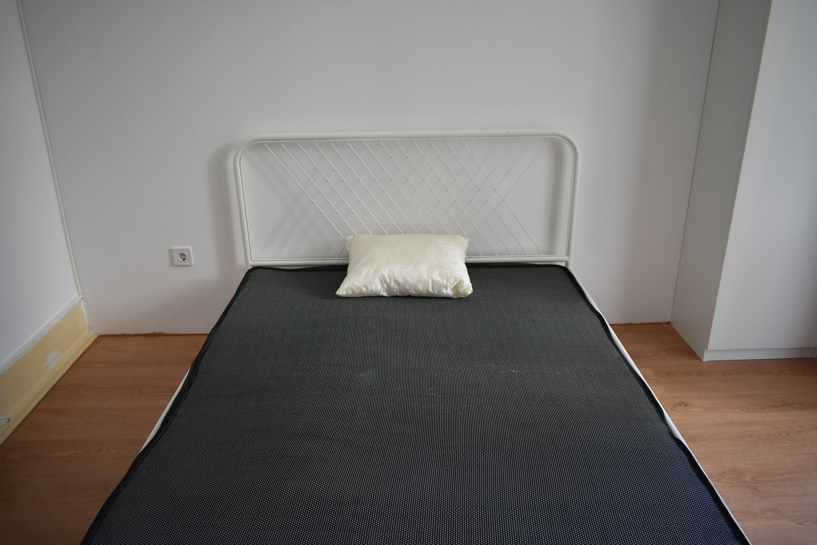 Spacious Double Room 4 with Desk & Natural Light — Flat G, Anjos