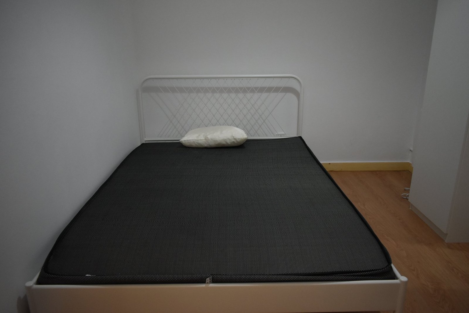 Bright Double Room 3 with Desk & Natural Light — Flat G, Anjos